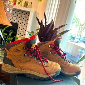 Columbia Waterproof Hiking shoes